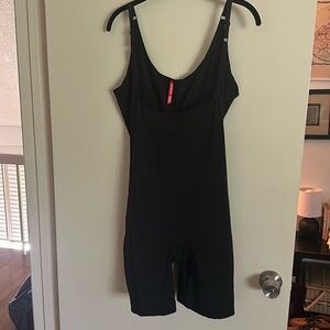 SPANXsculpt Seamless Power
Open-Bust Mid-Thigh Bodysuit 2X black